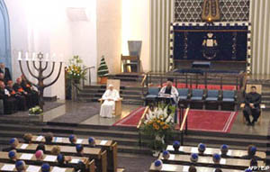 Benedict-Ratzinger at Synagogue