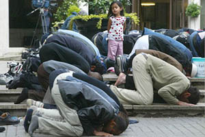Students Force to Pray to Allah