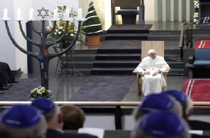 Benedict-Ratzinger in Cologne Synagogue