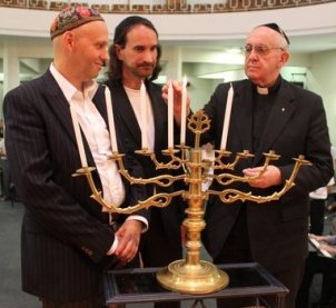 Bergoglio in Synagogue