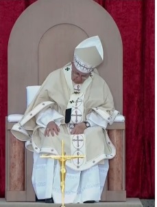 Francis-Bergoglio Sleeps