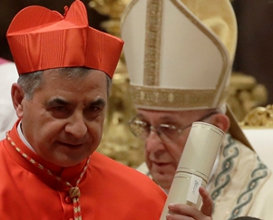 Angelo Becciu & Francis-Bergoglio