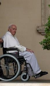 Francis-Bergoglio in Wheelchair